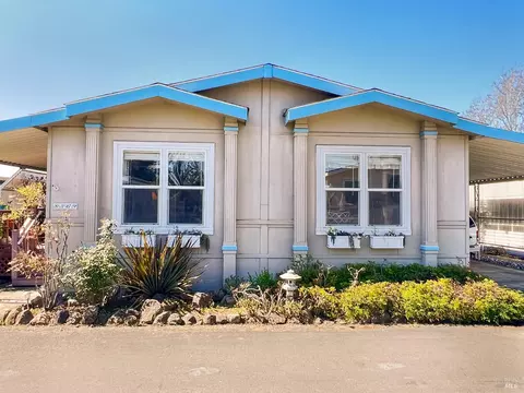 8169 Willow St, Windsor, CA 95492