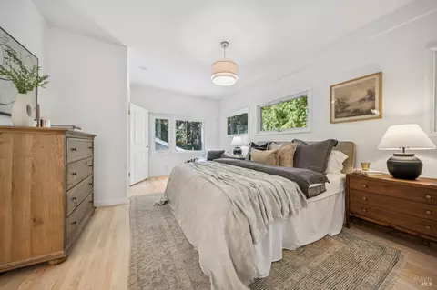 Bedroom - 334 W Blithedale Ave, Mill Valley, CA 94941 photo 6 of 16