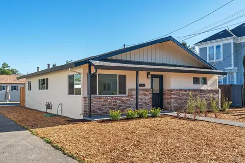 519 7th St, Petaluma, CA 94952