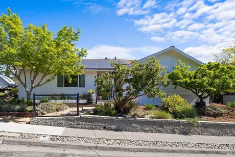 2126 Northwood Dr, Santa Rosa, CA 95404