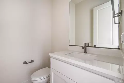 Bath - 3541 Ruston Ln, Napa, CA 94558 photo 2 of 4