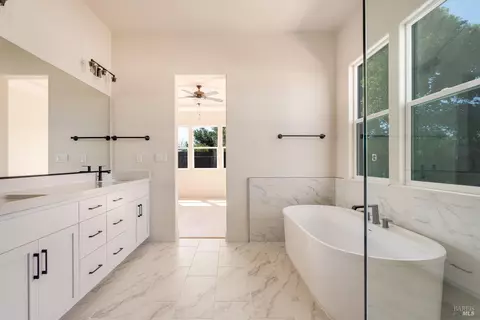 Bath - 3541 Ruston Ln, Napa, CA 94558 photo 4 of 4