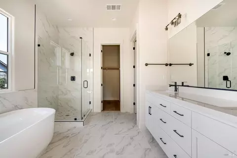 Bath - 3541 Ruston Ln, Napa, CA 94558 photo 3 of 4