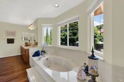 Bath - 1934 Summit Dr, Fairfield, CA 94534 photo 1 of 8