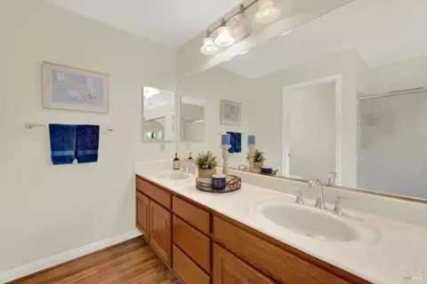Bath - 1934 Summit Dr, Fairfield, CA 94534 photo 5 of 8
