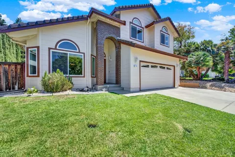 Exterior - 1934 Summit Dr, Fairfield, CA 94534 photo 4 of 18