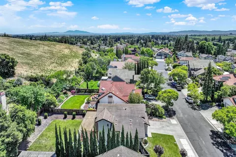 View/Area - 1934 Summit Dr, Fairfield, CA 94534 photo 2 of 3