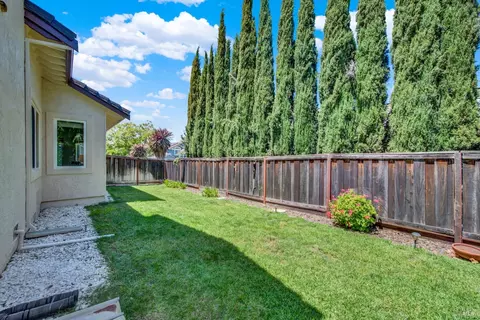 Exterior - 1934 Summit Dr, Fairfield, CA 94534 photo 16 of 18