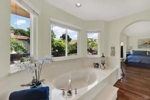 Bath - 1934 Summit Dr, Fairfield, CA 94534 photo 4 of 8