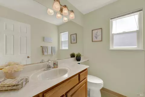 Bath - 1934 Summit Dr, Fairfield, CA 94534 photo 2 of 8