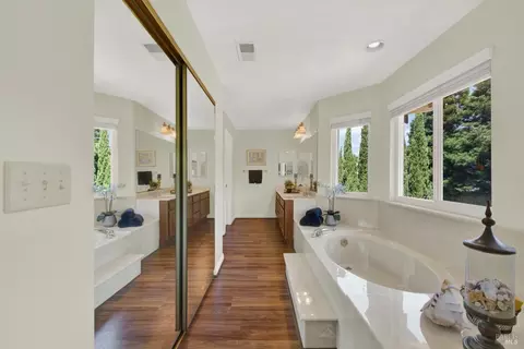 Bath - 1934 Summit Dr, Fairfield, CA 94534 photo 3 of 8