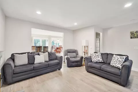 Living - 2363 Oceanic Ct, Fairfield, CA 94533 photo 2 of 2