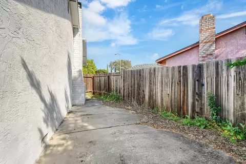 Exterior - 2363 Oceanic Ct, Fairfield, CA 94533 photo 5 of 6