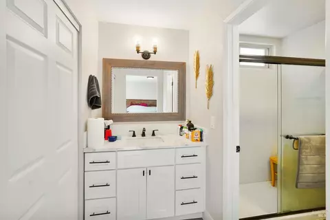 Bath - 2363 Oceanic Ct, Fairfield, CA 94533 photo 2 of 2