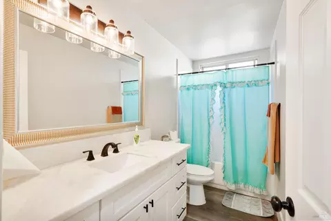 Bath - 2363 Oceanic Ct, Fairfield, CA 94533 photo 1 of 2