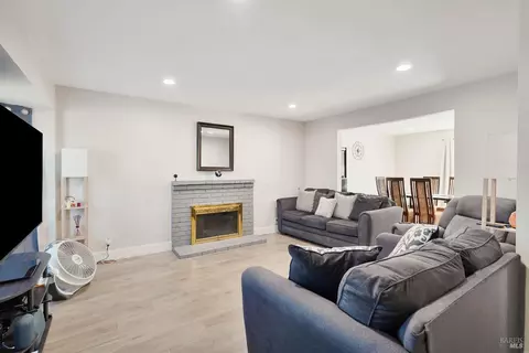 Living - 2363 Oceanic Ct, Fairfield, CA 94533 photo 1 of 2