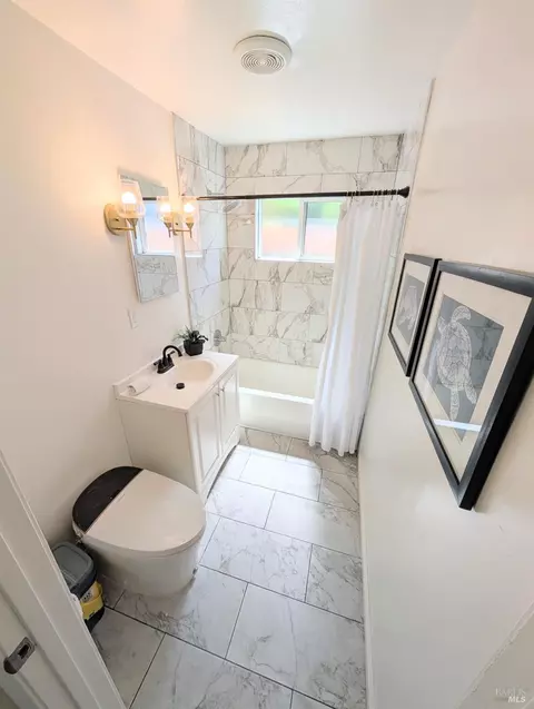 Bath - 737 6th St, Richmond, CA 94801 photo 1 of 1