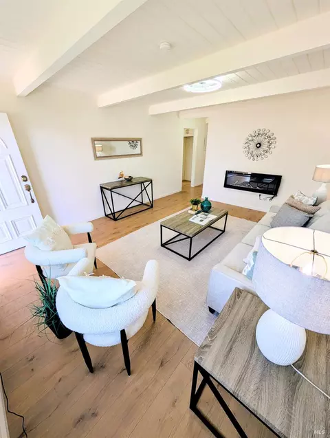 Living - 737 6th St, Richmond, CA 94801 photo 1 of 2
