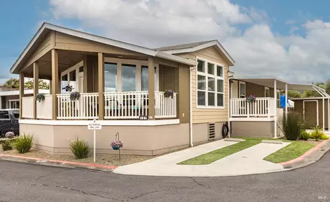 121 Cabana Dr, Napa, CA 94558 photo 5