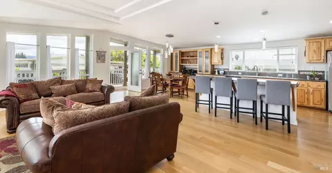 121 Cabana Dr, Napa, CA 94558
