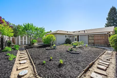 Exterior - 429 Eileen Dr, Sebastopol, CA 95472 photo 6 of 7