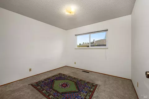 Bedroom - 429 Eileen Dr, Sebastopol, CA 95472 photo 1 of 2