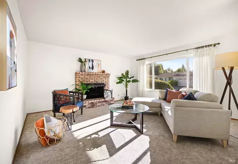 Living - 429 Eileen Dr, Sebastopol, CA 95472 photo 1 of 2