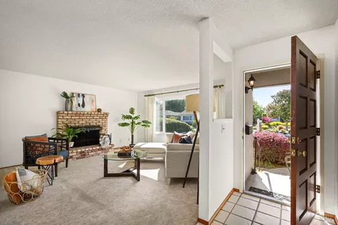 Entry Way - 429 Eileen Dr, Sebastopol, CA 95472 photo 1 of 2