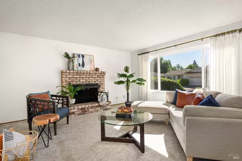 Living - 429 Eileen Dr, Sebastopol, CA 95472 photo 2 of 2