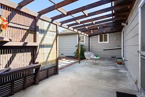 Exterior - 429 Eileen Dr, Sebastopol, CA 95472 photo 3 of 7