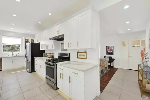 Kitchen - 3225 W Pelham Ct, Fairfield, CA 94534 photo 3 of 19