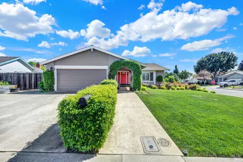 Exterior - 3225 W Pelham Ct, Fairfield, CA 94534 photo 4 of 31