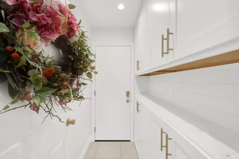 Entry Way - 3225 W Pelham Ct, Fairfield, CA 94534 photo 5 of 7
