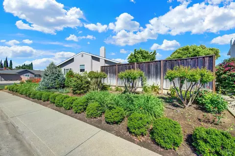 Exterior - 3225 W Pelham Ct, Fairfield, CA 94534 photo 7 of 31