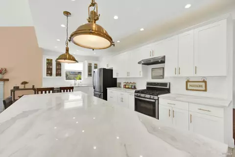 Kitchen - 3225 W Pelham Ct, Fairfield, CA 94534 photo 6 of 19
