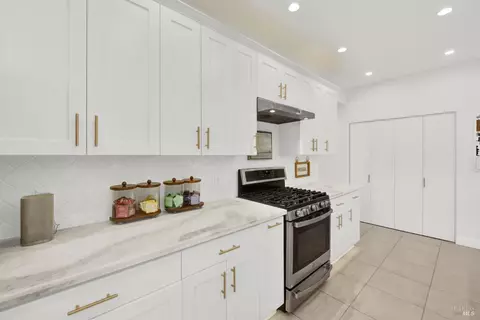 Kitchen - 3225 W Pelham Ct, Fairfield, CA 94534 photo 13 of 19