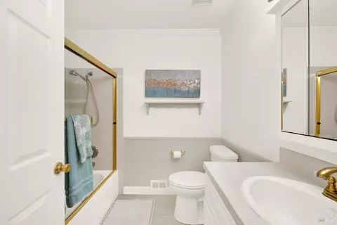 Bath - 3225 W Pelham Ct, Fairfield, CA 94534 photo 5 of 5