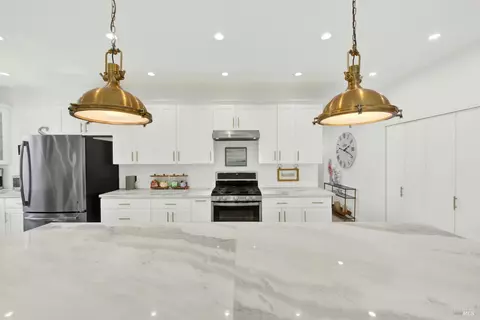 Kitchen - 3225 W Pelham Ct, Fairfield, CA 94534 photo 7 of 19