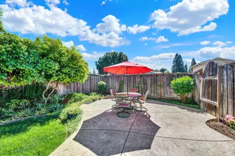 Exterior - 3225 W Pelham Ct, Fairfield, CA 94534 photo 17 of 31