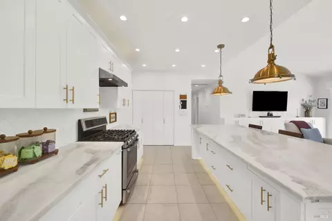 Kitchen - 3225 W Pelham Ct, Fairfield, CA 94534 photo 12 of 19