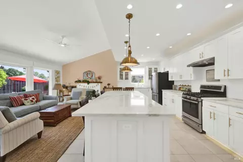 Kitchen - 3225 W Pelham Ct, Fairfield, CA 94534 photo 4 of 19