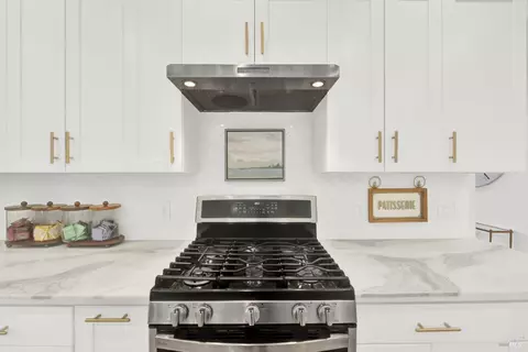 Kitchen - 3225 W Pelham Ct, Fairfield, CA 94534 photo 14 of 19
