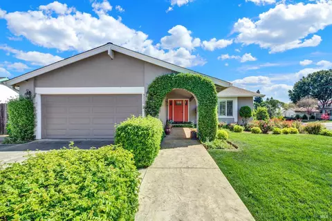 Exterior - 3225 W Pelham Ct, Fairfield, CA 94534 photo 2 of 31