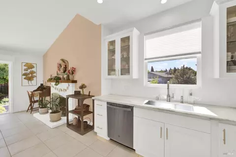 Kitchen - 3225 W Pelham Ct, Fairfield, CA 94534 photo 15 of 19