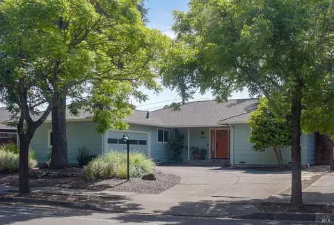 2009 Hidden Valley Dr, Santa Rosa, CA 95404
