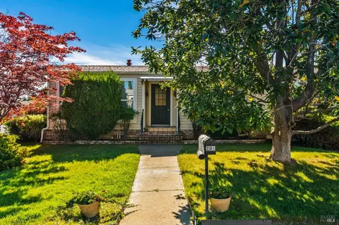 201 Shirley Ct, Napa, CA 94558