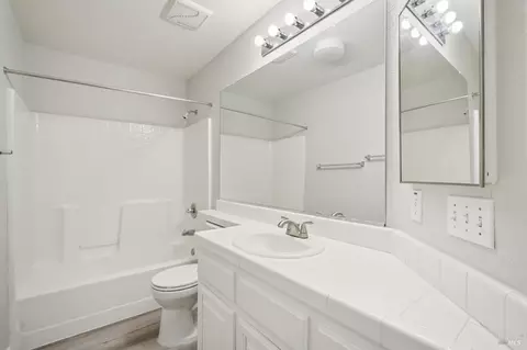 Bath - 1845 Derby Dr, Dixon, CA 95620 photo 2 of 2