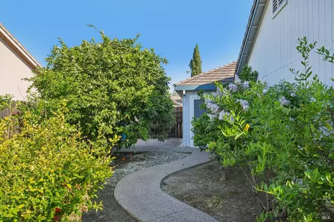 Exterior - 1845 Derby Dr, Dixon, CA 95620 photo 5 of 7