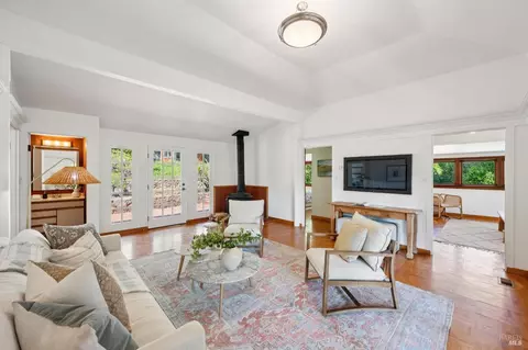 9 Portola Ave, Point Reyes Station, CA 94956