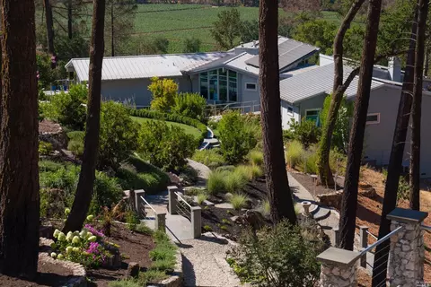 9 Bournemouth Rd, Saint Helena, CA 94574